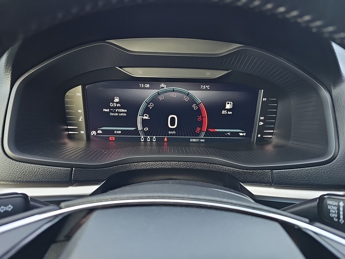 Skoda Karoq 1.0 TSI Ambition 81 kW (110 CV) Vehículo usado en Madrid Skoda Karoq 1.0 TSI Ambition 81 kW (110 CV) Vehículo usado en Madrid