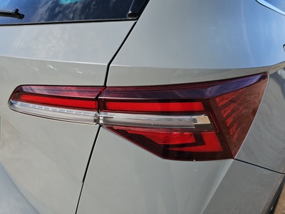 Skoda Karoq 1.0 TSI Ambition 81 kW (110 CV) 17 Skoda Karoq 1.0 TSI Ambition 81 kW (110 CV) 17