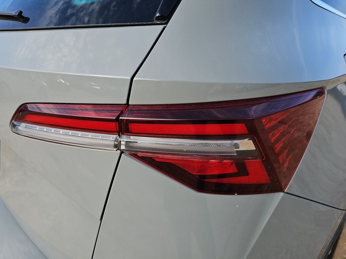 Skoda Karoq 1.0 TSI Ambition 81 kW (110 CV) Vehículo usado en Madrid Skoda Karoq 1.0 TSI Ambition 81 kW (110 CV) Vehículo usado en Madrid