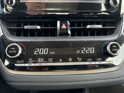 Toyota Corolla 1.5 Sedan 92 kW (125 CV) 18 Toyota Corolla 1.5 Sedan 92 kW (125 CV) 18