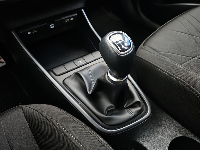 Hyundai Bayon 1.2 MPI Maxx 62 kW (84 CV) Vehículo usado en Madrid Hyundai Bayon 1.2 MPI Maxx 62 kW (84 CV) Vehículo usado en Madrid