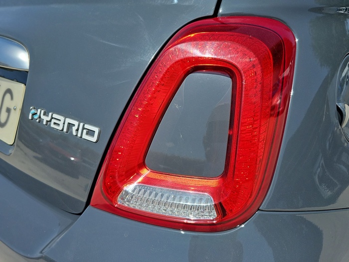 Fiat 500 1.0 Hybrid Connect 51 kW (70 CV) Vehículo usado en Madrid Fiat 500 1.0 Hybrid Connect 51 kW (70 CV) Vehículo usado en Madrid