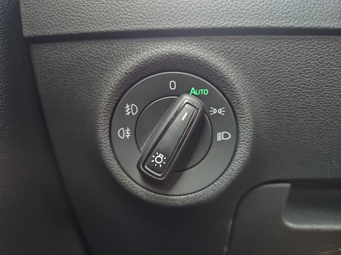 Skoda Karoq 1.0 TSI Ambition 81 kW (110 CV) Vehículo usado en Madrid Skoda Karoq 1.0 TSI Ambition 81 kW (110 CV) Vehículo usado en Madrid