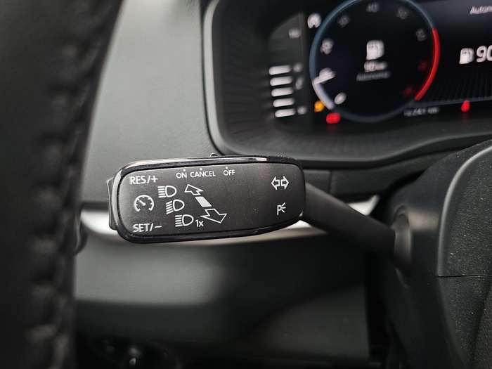 Skoda Karoq 1.0 TSI Ambition 81 kW (110 CV) Vehículo usado en Madrid Skoda Karoq 1.0 TSI Ambition 81 kW (110 CV) Vehículo usado en Madrid