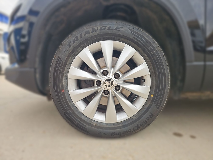 Skoda Karoq 1.0 TSI Ambition 81 kW (110 CV) Vehículo usado en Madrid Skoda Karoq 1.0 TSI Ambition 81 kW (110 CV) Vehículo usado en Madrid