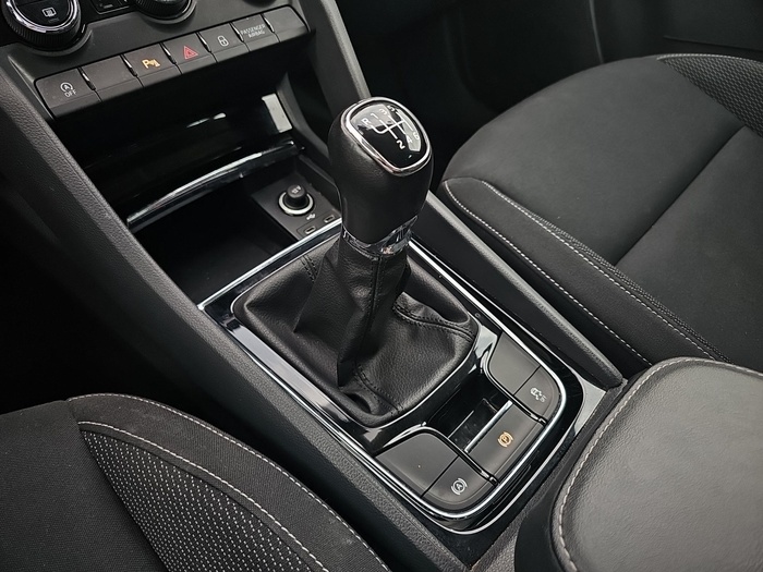 Skoda Karoq 1.0 TSI Ambition 81 kW (110 CV) Vehículo usado en Madrid Skoda Karoq 1.0 TSI Ambition 81 kW (110 CV) Vehículo usado en Madrid