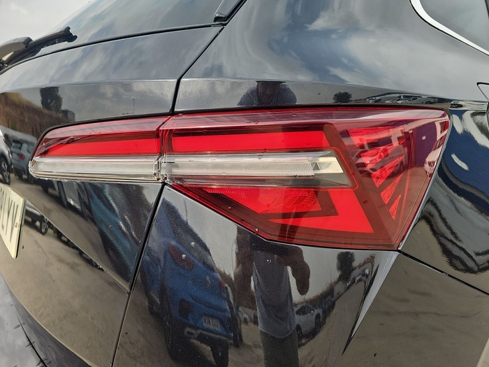 Skoda Karoq 1.0 TSI Ambition 81 kW (110 CV) Vehículo usado en Madrid Skoda Karoq 1.0 TSI Ambition 81 kW (110 CV) Vehículo usado en Madrid