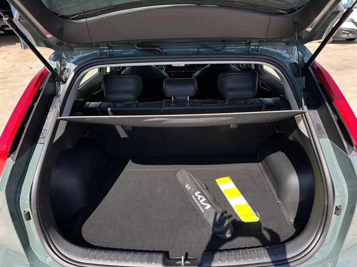 Kia Niro 1.6 GDi HEV Híbrido Drive 104 kW (141 CV) Vehículo usado en Madrid Kia Niro 1.6 GDi HEV Híbrido Drive 104 kW (141 CV) Vehículo usado en Madrid