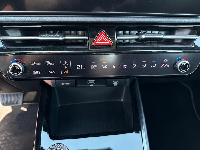 Kia Niro 1.6 GDi HEV Híbrido Drive 104 kW (141 CV) Vehículo usado en Madrid Kia Niro 1.6 GDi HEV Híbrido Drive 104 kW (141 CV) Vehículo usado en Madrid