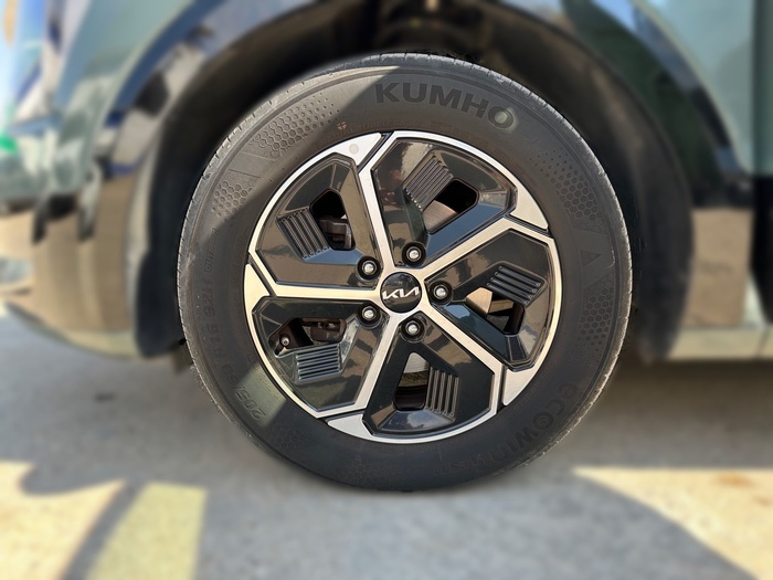 Kia Niro 1.6 GDi HEV Híbrido Drive 104 kW (141 CV) Vehículo usado en Madrid Kia Niro 1.6 GDi HEV Híbrido Drive 104 kW (141 CV) Vehículo usado en Madrid