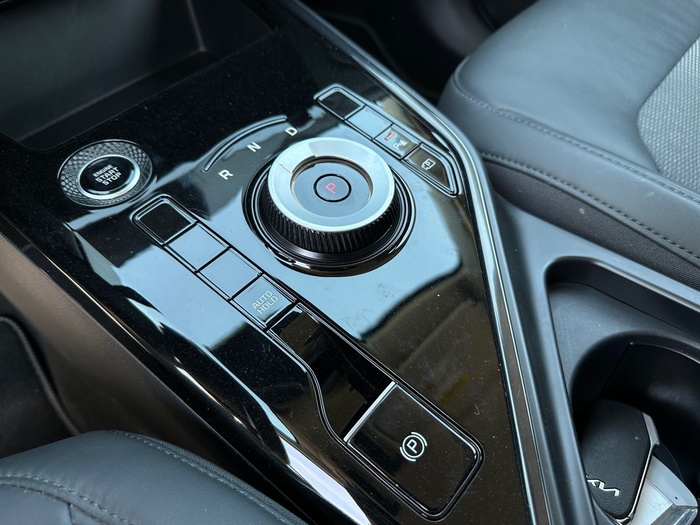 Kia Niro 1.6 GDi HEV Híbrido Drive 104 kW (141 CV) Vehículo usado en Madrid Kia Niro 1.6 GDi HEV Híbrido Drive 104 kW (141 CV) Vehículo usado en Madrid