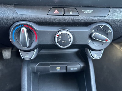 Kia Stonic 1.2 DPi Concept 62 kW (84 CV) 18 Kia Stonic 1.2 DPi Concept 62 kW (84 CV) 18