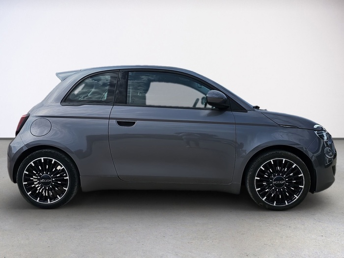 Fiat 500 Electrico 500 Icon Hb 320km 85 kW (118 CV) Vehículo usado en Madrid Fiat 500 Electrico 500 Icon Hb 320km 85 kW (118 CV) Vehículo usado en Madrid