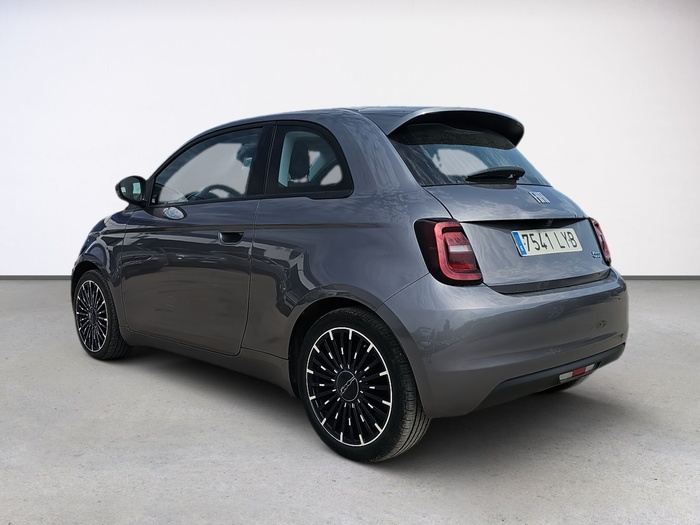Fiat 500 Electrico 500 Icon Hb 320km 85 kW (118 CV) Vehículo usado en Madrid Fiat 500 Electrico 500 Icon Hb 320km 85 kW (118 CV) Vehículo usado en Madrid