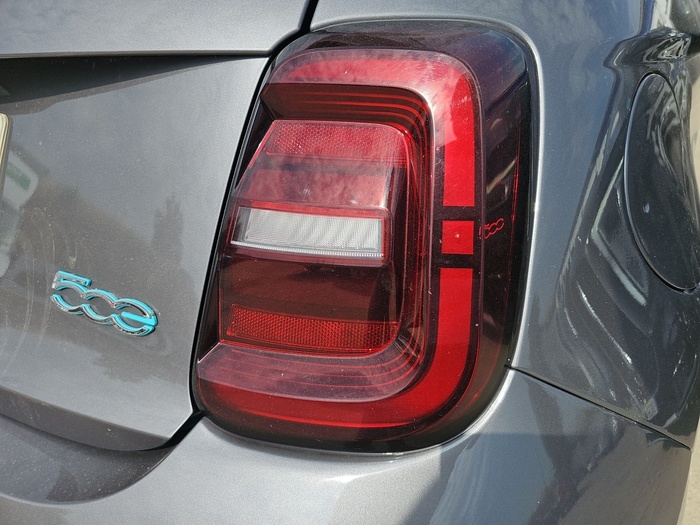 Fiat 500 Electrico 500 Icon Hb 320km 85 kW (118 CV) Vehículo usado en Madrid Fiat 500 Electrico 500 Icon Hb 320km 85 kW (118 CV) Vehículo usado en Madrid