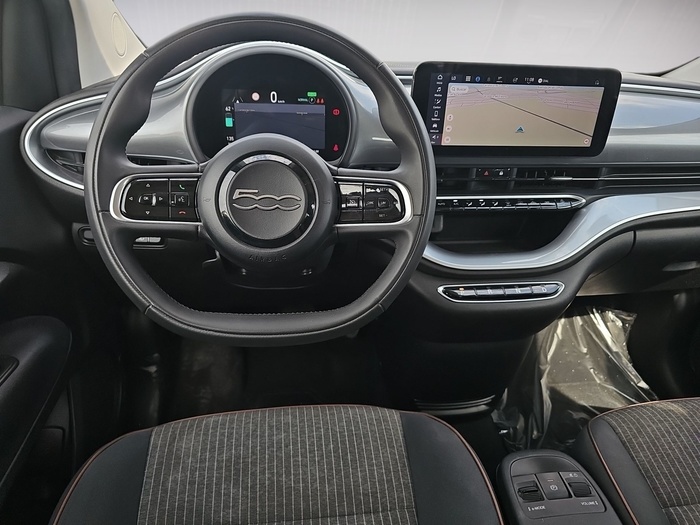 Fiat 500 Electrico 500 Icon Hb 320km 85 kW (118 CV) Vehículo usado en Madrid Fiat 500 Electrico 500 Icon Hb 320km 85 kW (118 CV) Vehículo usado en Madrid