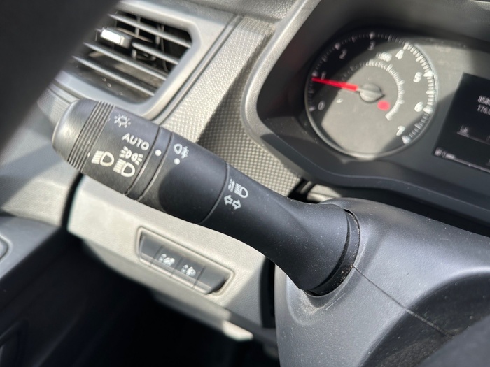 Renault Trafic Furgon L1H1 Blue dCi 81 Kw (110 CV) Vehículo usado en Madrid Renault Trafic Furgon L1H1 Blue dCi 81 Kw (110 CV) Vehículo usado en Madrid