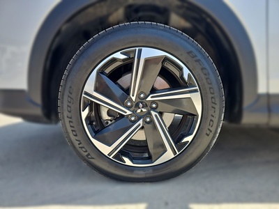 Mitsubishi Eclipse Cross 2.4 PHEV Kaiteki 4WD Auto 138 kW (188 CV) 13 Mitsubishi Eclipse Cross 2.4 PHEV Kaiteki 4WD Auto 138 kW (188 CV) 13