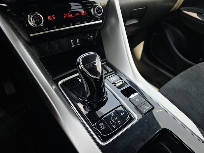 Mitsubishi Eclipse Cross 2.4 PHEV Kaiteki 4WD Auto 138 kW (188 CV) Vehículo usado en Madrid Mitsubishi Eclipse Cross 2.4 PHEV Kaiteki 4WD Auto 138 kW (188 CV) Vehículo usado en Madrid