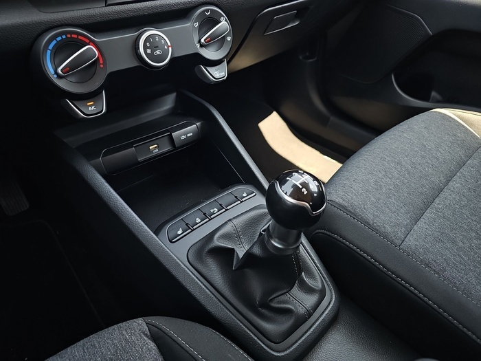 Kia Stonic 1.2 DPi Drive 62 kW (84 CV) Vehículo usado en Madrid Kia Stonic 1.2 DPi Drive 62 kW (84 CV) Vehículo usado en Madrid