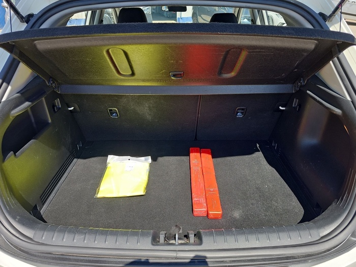 Kia Stonic 1.2 DPi Drive 62 kW (84 CV) Vehículo usado en Madrid Kia Stonic 1.2 DPi Drive 62 kW (84 CV) Vehículo usado en Madrid