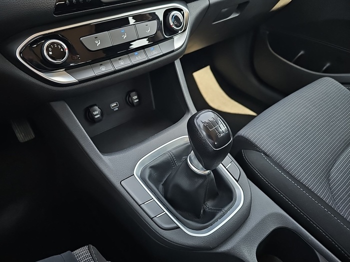 Hyundai i30 1.5 DPI Klass SLX 81 kW (110 CV) Vehículo usado en Madrid Hyundai i30 1.5 DPI Klass SLX 81 kW (110 CV) Vehículo usado en Madrid