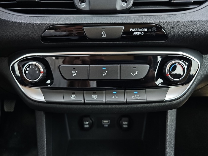 Hyundai i30 1.5 DPI Klass SLX 81 kW (110 CV) Vehículo usado en Madrid Hyundai i30 1.5 DPI Klass SLX 81 kW (110 CV) Vehículo usado en Madrid