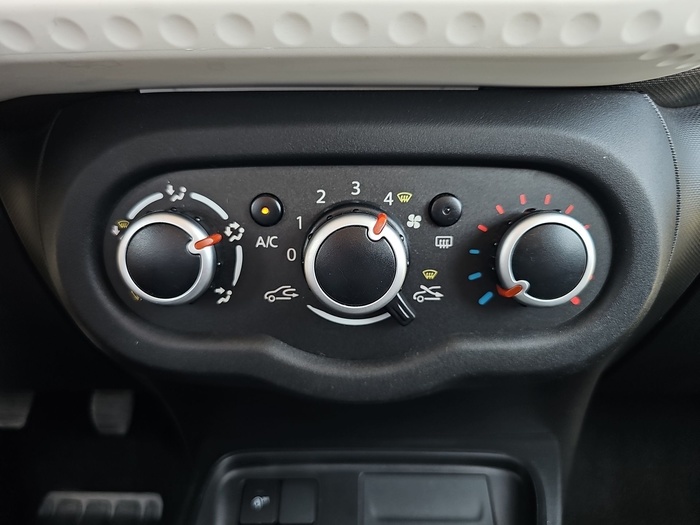 Renault TWINGO 1.0 48 kW (65 CV) Vehículo usado en Madrid Renault TWINGO 1.0 48 kW (65 CV) Vehículo usado en Madrid