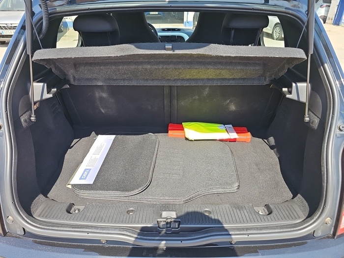 Renault TWINGO 1.0 48 kW (65 CV) Vehículo usado en Madrid Renault TWINGO 1.0 48 kW (65 CV) Vehículo usado en Madrid