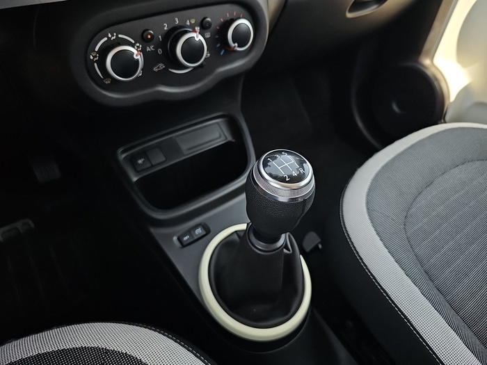 Renault TWINGO 1.0 48 kW (65 CV) Vehículo usado en Madrid Renault TWINGO 1.0 48 kW (65 CV) Vehículo usado en Madrid