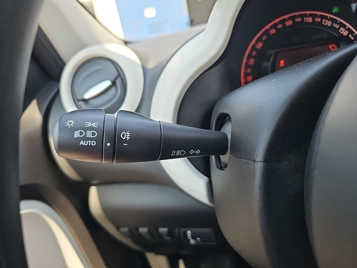 Renault TWINGO 1.0 48 kW (65 CV) Vehículo usado en Madrid Renault TWINGO 1.0 48 kW (65 CV) Vehículo usado en Madrid