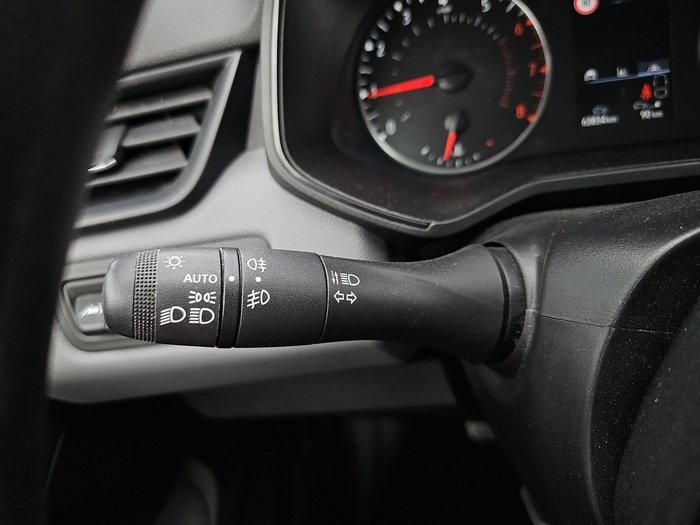 Renault Clio Business TCe 66 kW (90 CV) Vehículo usado en Madrid Renault Clio Business TCe 66 kW (90 CV) Vehículo usado en Madrid