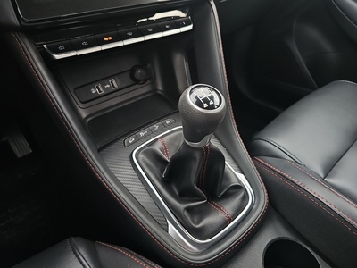 MG ZS 1.5 Comfort 78 kW (106 CV) 14 MG ZS 1.5 Comfort 78 kW (106 CV) 14