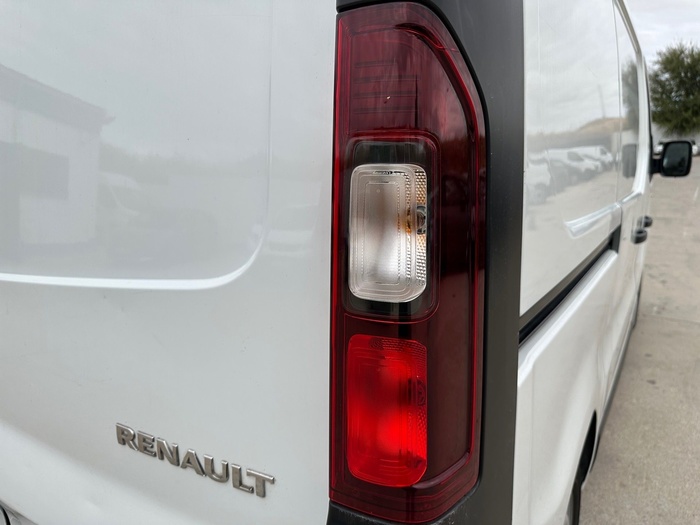 Renault Trafic Furgon 27 L1H1 Energy Blue dCi 88 kW (120 CV) Vehículo usado en Madrid Renault Trafic Furgon 27 L1H1 Energy Blue dCi 88 kW (120 CV) Vehículo usado en Madrid