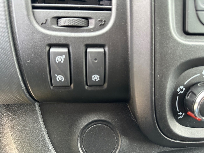 Renault Trafic Furgon 27 L1H1 Energy Blue dCi 88 kW (120 CV) Vehículo usado en Madrid Renault Trafic Furgon 27 L1H1 Energy Blue dCi 88 kW (120 CV) Vehículo usado en Madrid