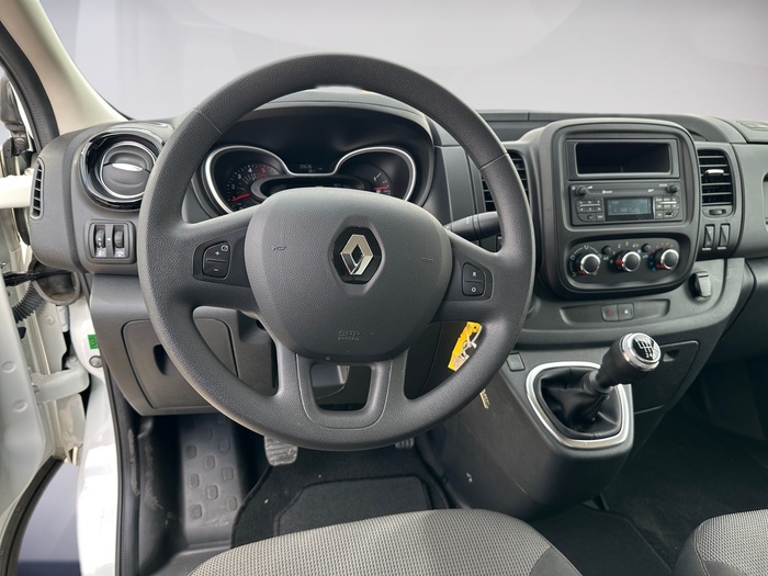 Renault Trafic Furgon 27 L1H1 Energy Blue dCi 88 kW (120 CV) Vehículo usado en Madrid Renault Trafic Furgon 27 L1H1 Energy Blue dCi 88 kW (120 CV) Vehículo usado en Madrid