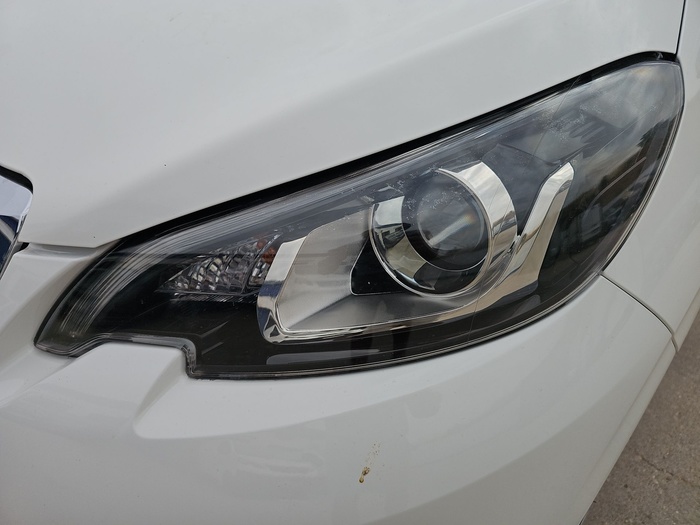 Peugeot 108 1.0 VTi Active 53 kW (72 CV) Vehículo usado en Madrid Peugeot 108 1.0 VTi Active 53 kW (72 CV) Vehículo usado en Madrid