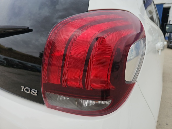 Peugeot 108 1.0 VTi Active 53 kW (72 CV) Vehículo usado en Madrid Peugeot 108 1.0 VTi Active 53 kW (72 CV) Vehículo usado en Madrid