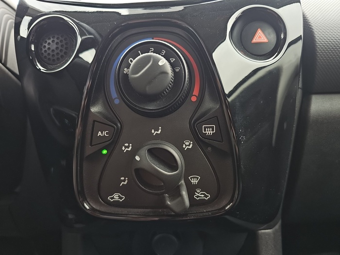 Peugeot 108 1.0 VTi Active 53 kW (72 CV) Vehículo usado en Madrid Peugeot 108 1.0 VTi Active 53 kW (72 CV) Vehículo usado en Madrid