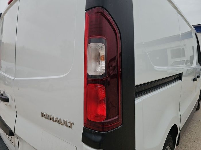 Renault Trafic Furgon Furgon 27 L1H1 Energy BluedCi 88 kW (120 CV) Vehículo usado en Madrid Renault Trafic Furgon Furgon 27 L1H1 Energy BluedCi 88 kW (120 CV) Vehículo usado en Madrid