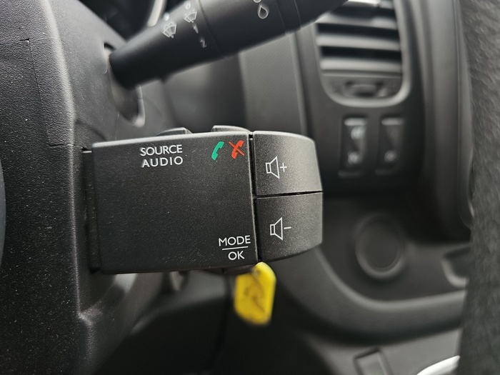 Renault Trafic Furgon Furgon 27 L1H1 Energy BluedCi 88 kW (120 CV) Vehículo usado en Madrid Renault Trafic Furgon Furgon 27 L1H1 Energy BluedCi 88 kW (120 CV) Vehículo usado en Madrid