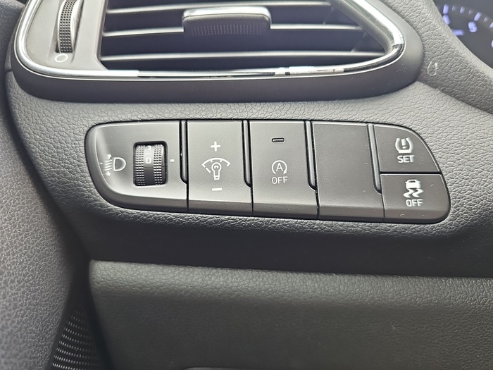 Hyundai i30 1.5 DPI Essence 81 kW (110 CV) Vehículo usado en Madrid Hyundai i30 1.5 DPI Essence 81 kW (110 CV) Vehículo usado en Madrid