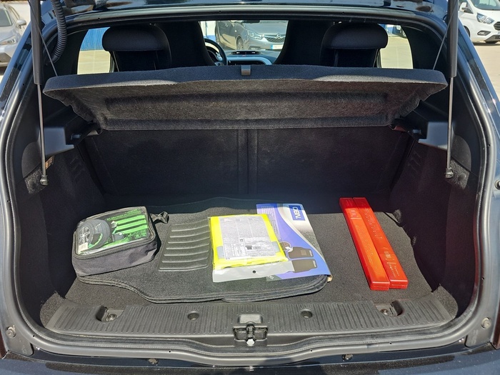 Renault Twingo 1.0 48 kW (65 CV) Vehículo usado en Madrid Renault Twingo 1.0 48 kW (65 CV) Vehículo usado en Madrid