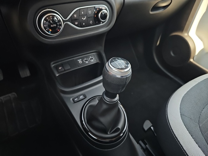 Renault Twingo 1.0 48 kW (65 CV) Vehículo usado en Madrid Renault Twingo 1.0 48 kW (65 CV) Vehículo usado en Madrid