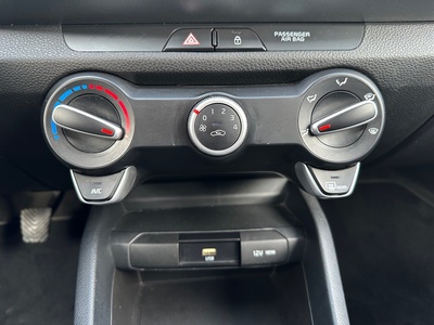 Kia Stonic 1.2 DPi Concept 62 kW (84 CV) 18 Kia Stonic 1.2 DPi Concept 62 kW (84 CV) 18