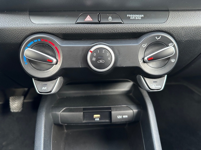 Kia Stonic 1.2 DPi Concept 62 kW (84 CV) Vehículo usado en Madrid Kia Stonic 1.2 DPi Concept 62 kW (84 CV) Vehículo usado en Madrid