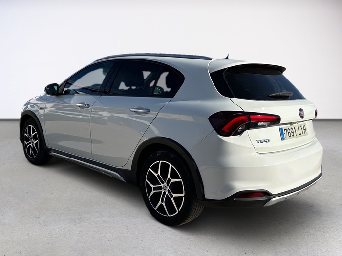 Fiat Tipo 1.0 Cross 74 kW (101 CV) Vehículo usado en Madrid Fiat Tipo 1.0 Cross 74 kW (101 CV) Vehículo usado en Madrid