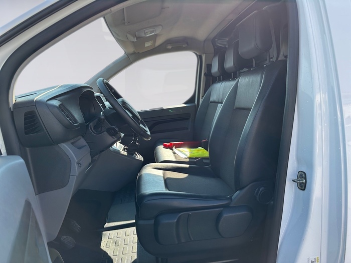 Peugeot Expert Furgon BlueHDi 120 S&S Pro Standard 88 kW (120 CV) Vehículo usado en Madrid Peugeot Expert Furgon BlueHDi 120 S&S Pro Standard 88 kW (120 CV) Vehículo usado en Madrid