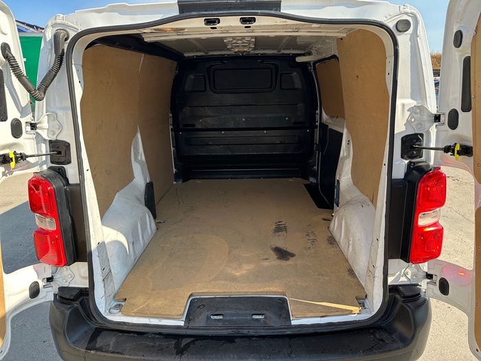 Peugeot Expert Furgon BlueHDi 120 S&S Pro Standard 88 kW (120 CV) Vehículo usado en Madrid Peugeot Expert Furgon BlueHDi 120 S&S Pro Standard 88 kW (120 CV) Vehículo usado en Madrid