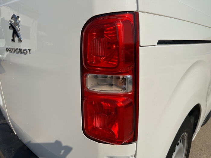 Peugeot Expert Furgon BlueHDi 120 S&S Pro Standard 88 kW (120 CV) Vehículo usado en Madrid Peugeot Expert Furgon BlueHDi 120 S&S Pro Standard 88 kW (120 CV) Vehículo usado en Madrid